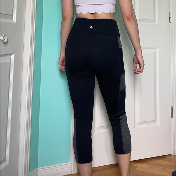 Avia Capri Black Leggings with 2 side Pockets - Picture 2 of 4